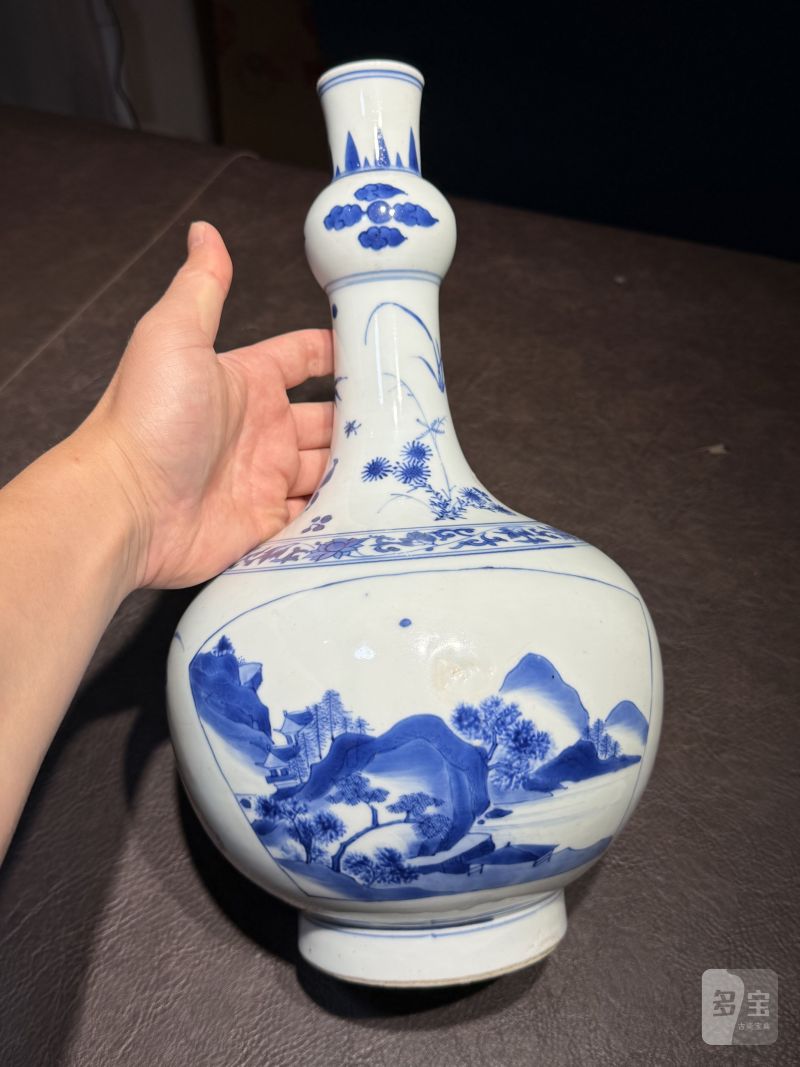明崇祯 青花开光山水图长颈瓶 - 图5